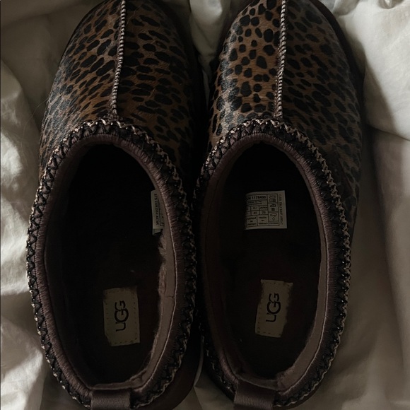 UGG Women's Brown Leopard Print Mules - Picture 2 of 4